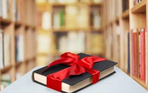 <span>Κάνε Δώρο Ένα Βιβλίο!</span><span>ή και περισσότερα :)</span>